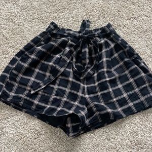 Plaid black American Eagle shorts